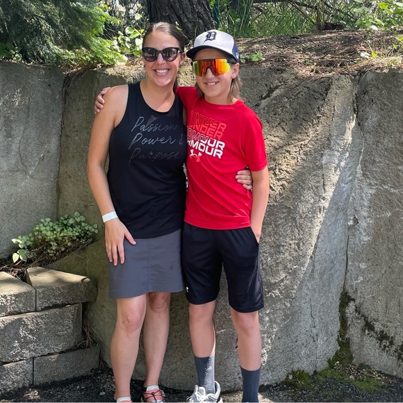 Meet your Posher, Lisa - Picture 2 of 2